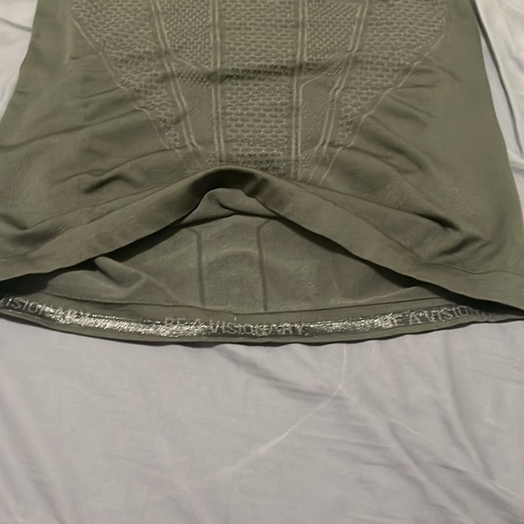 (Sold) Gymshark Onyx Tee v1 - Picture 4 of 6